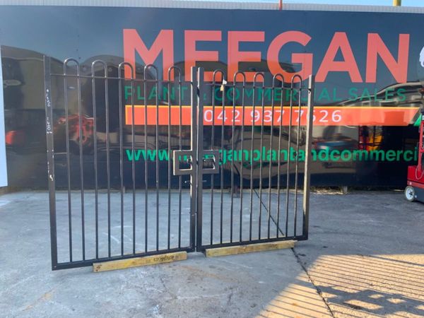 3.0mts x 1950mm BOW TOP ENTRANCE GATES. 347391965