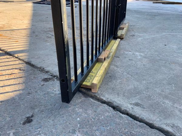 3.0mts x 1950mm BOW TOP ENTRANCE GATES. 347391961