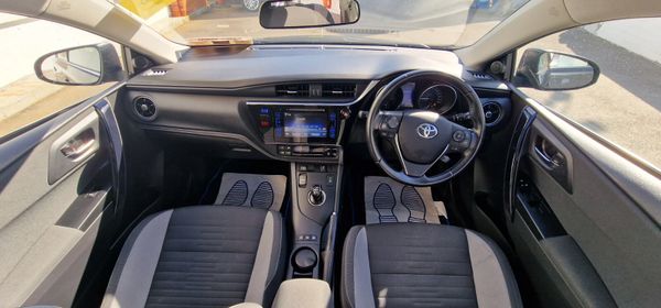 Toyota Auris Luna Automatic Hybrid AA Approved 347432953