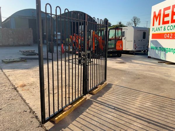 1950mm x 1400mm x 2 ENTRANCE GATES.........1950. 347522997