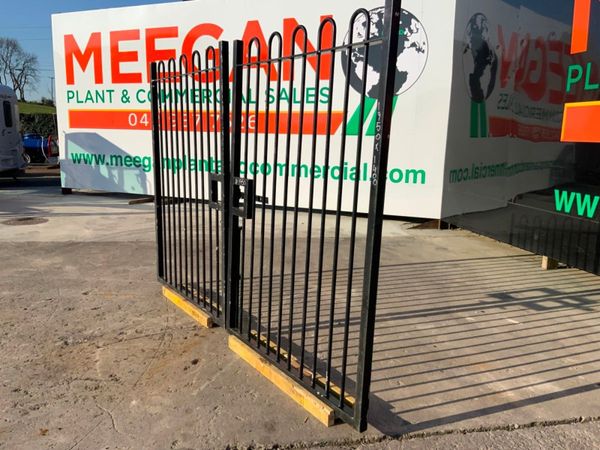1950mm x 1400mm x 2 ENTRANCE GATES.........1950. 347523005