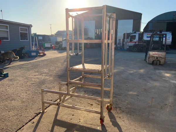 FOLDING PODIUM / ACCESS PLATFORM.........1216t. 347677719