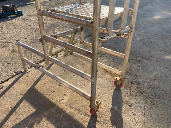 FOLDING PODIUM / ACCESS PLATFORM.........1216t. 347677720