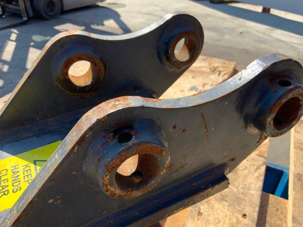 DOUBLE LOCKING QUICK HITCH..30mm PINS....1496. 347708890