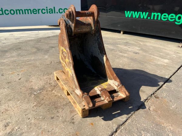 24" JCB DIGGING BUCKET....80mm PINS.......1537t. 347709036