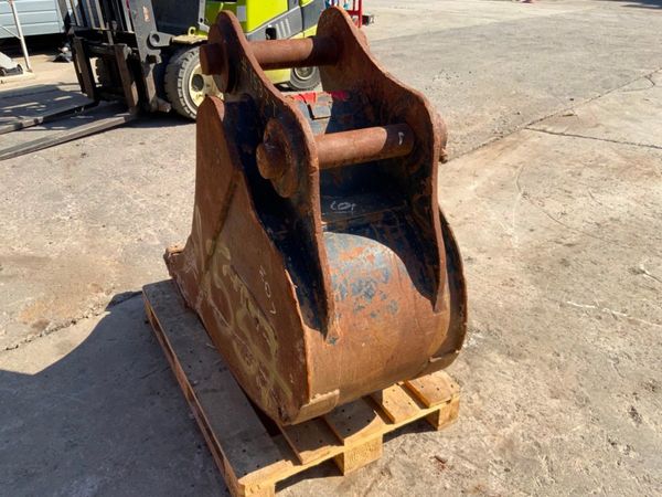 24" JCB DIGGING BUCKET....80mm PINS.......1537t. 347709038