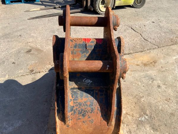 24" JCB DIGGING BUCKET....80mm PINS.......1537t. 347709033