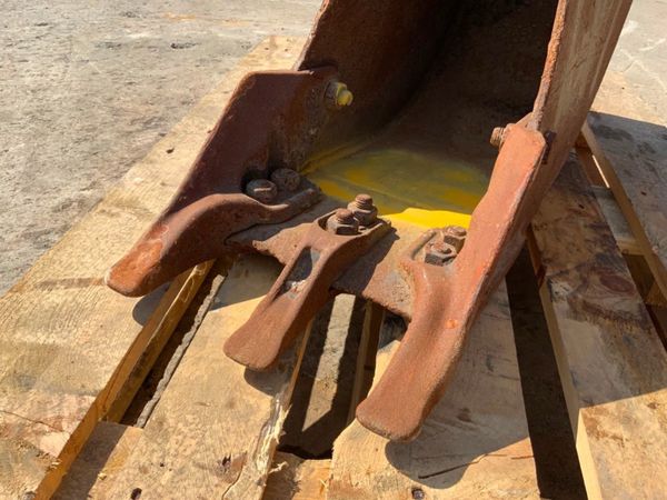 12" DIGGING BUCKET.....60mm PINS........1599t. 347907038