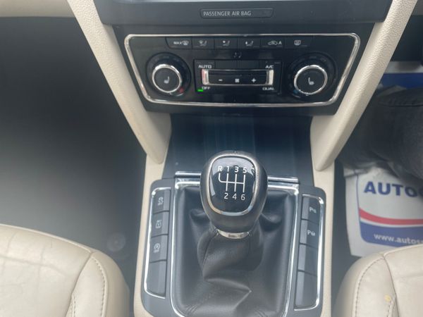 Skoda Superb 2015 , cream leather , high spec 348202465