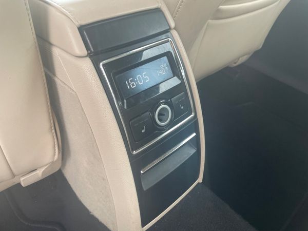 Skoda Superb 2015 , cream leather , high spec 348202468