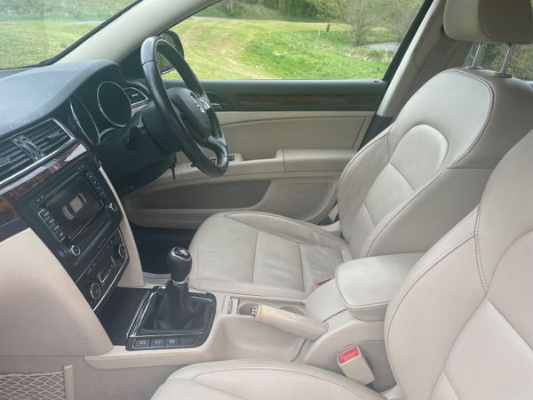 Skoda Superb 2015 , cream leather , high spec 348202472