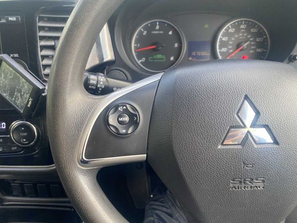 2017 Mitsubishi Outlander 2.2 Commercial DI-D 4 WD 348344570