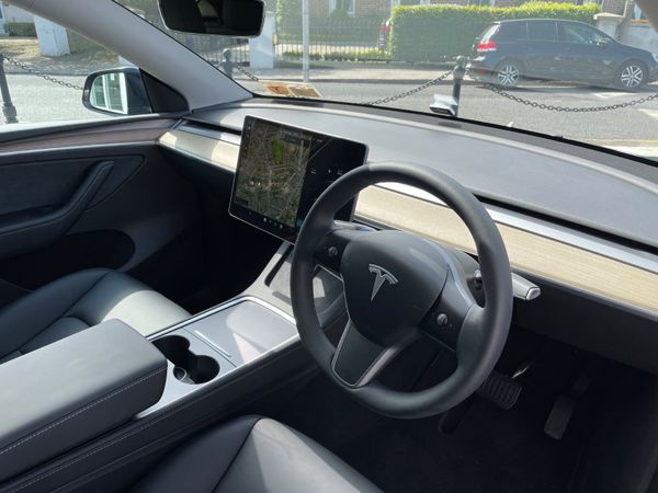 Tesla Model Y 2023 348348299