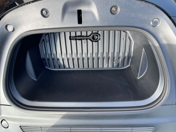 Tesla Model Y 2023 348348303