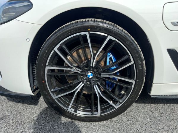 2022 (222) BMW 530E M Sport PHEV - Sunroof 348350094