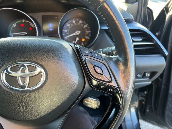 2020 Toyota CH-R Design 2.0 CVT HEV 348350257
