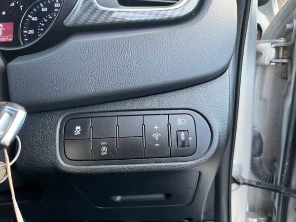 2018 Kia Carens 2 1.7 CRDI ISG  7 Seater 348350829