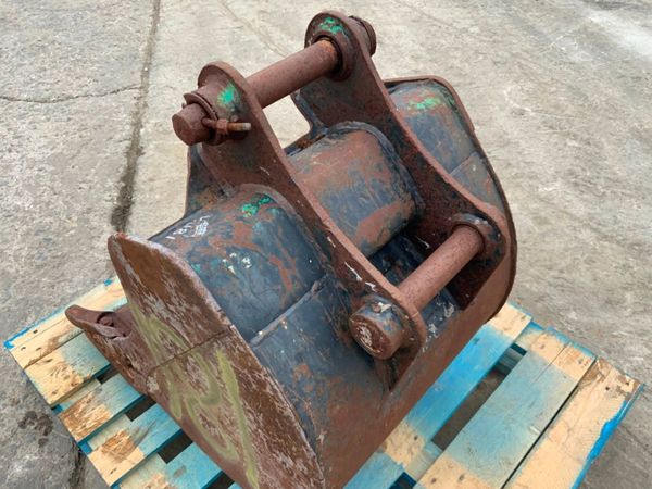 24" JCB 3CX DIGGING BUCKET...45mm PINS...181v. 348481815