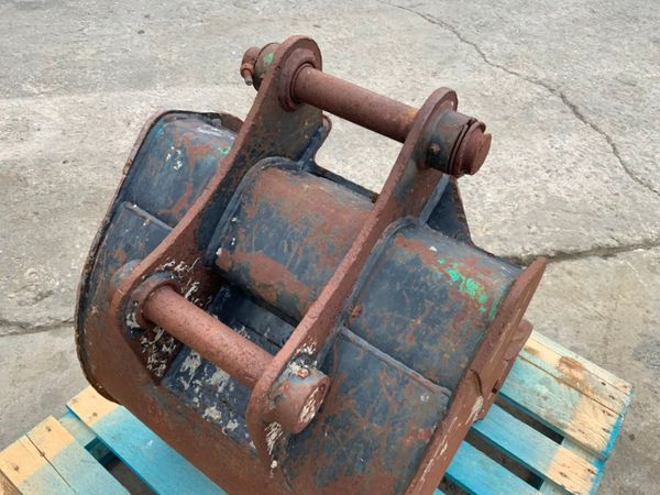 24" JCB 3CX DIGGING BUCKET...45mm PINS...181v. 348481816