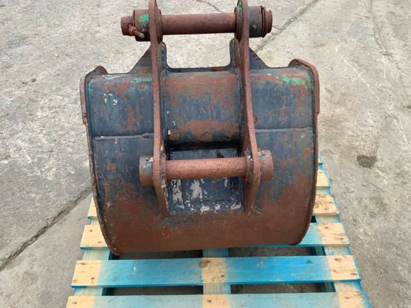24" JCB 3CX DIGGING BUCKET...45mm PINS...181v. 348481817