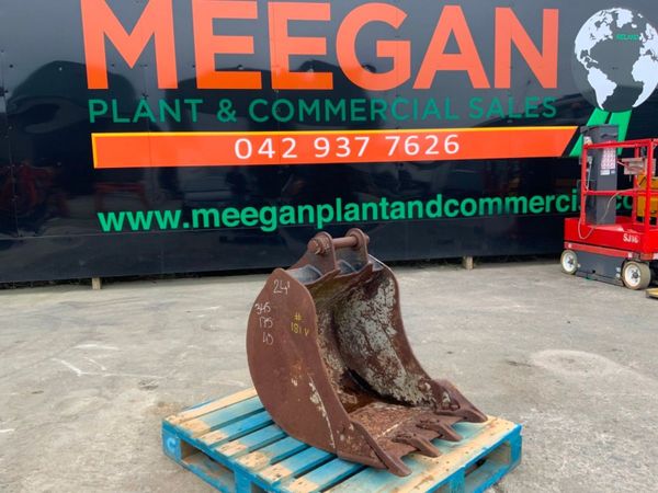 24" JCB 3CX DIGGING BUCKET...45mm PINS...181v. 348481811