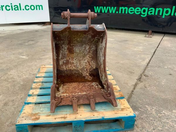 24" JCB 3CX DIGGING BUCKET...45mm PINS...181v. 348481821