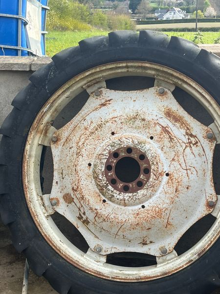 Row crop wheels for a ts90 Newholland 348587044