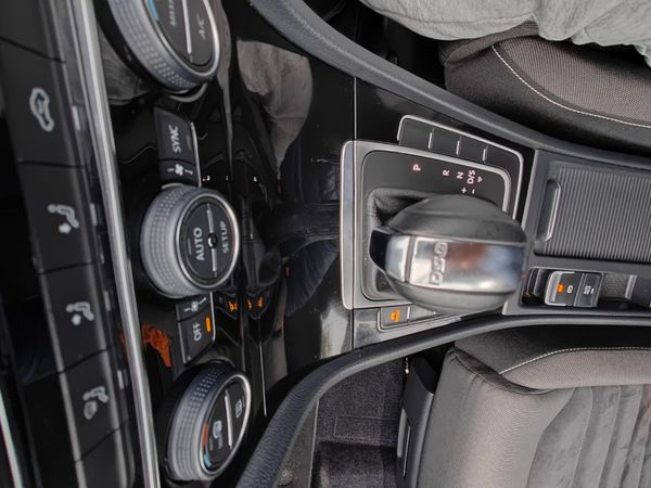 152 VW Golf 1.2 TSA Automatic  ( Showroom Conditio 348587395