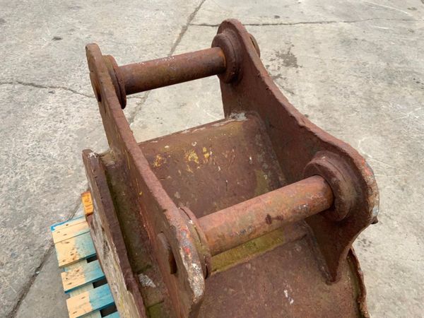 24" DIGGING BUCKET...    65mm PINS...   159v. 348697294