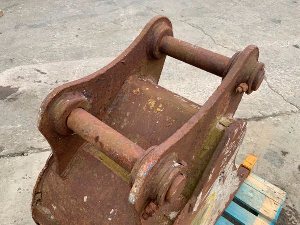 24" DIGGING BUCKET...    65mm PINS...   159v. 348697293