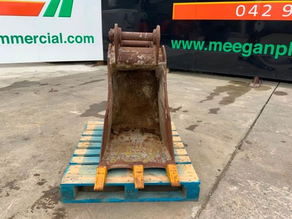 24" DIGGING BUCKET...    65mm PINS...   159v. 348697300