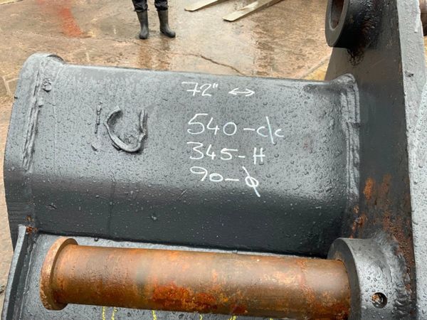 72"  DIGGING BUCKET.........90mm PINS.....1520. 348699917