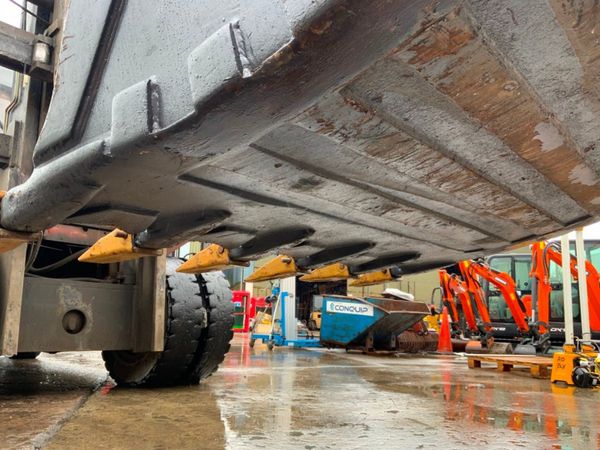 72"  DIGGING BUCKET.........90mm PINS.....1520. 348699926