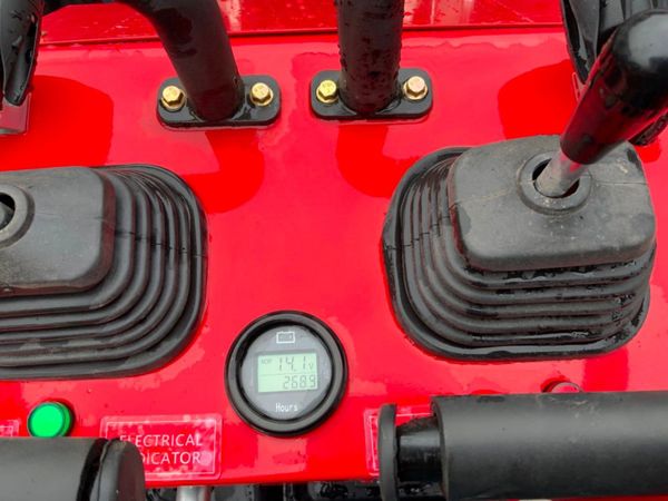 WHEELED SKID STEER COMPACT LOADER.....106w. 348720239
