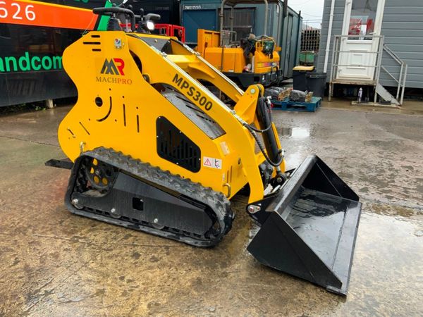 COMPACT SKID STEER TRACKED LOADER.....1101K 348722015