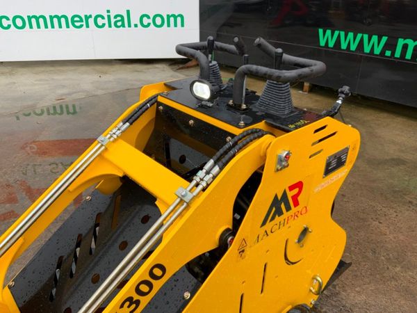 COMPACT SKID STEER TRACKED LOADER.....1101K 348722024