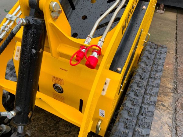 COMPACT SKID STEER TRACKED LOADER.....1101K 348722025