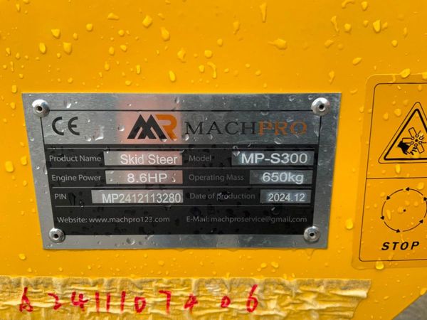 COMPACT SKID STEER TRACKED LOADER.....1101K 348722023