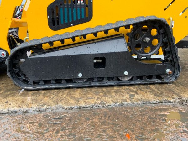 COMPACT SKID STEER TRACKED LOADER.....1101K 348722030