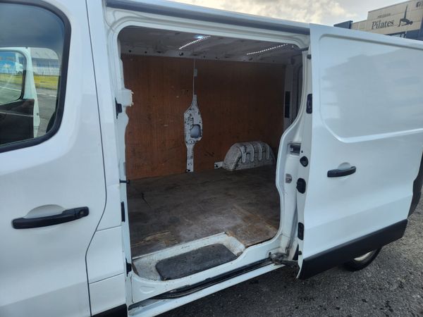 NISSAN NV300 , NEW CVRT , 10900 STRAIGHT PRICE! 348868016