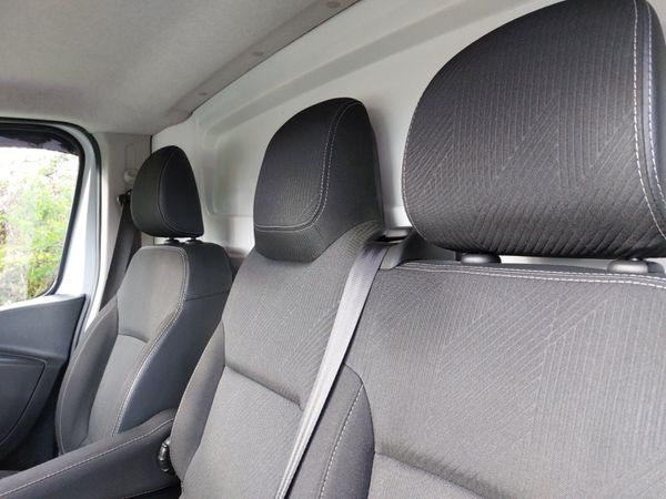 Nissan NV300 211 2.0L Mint van-Price includes Vat 349062962
