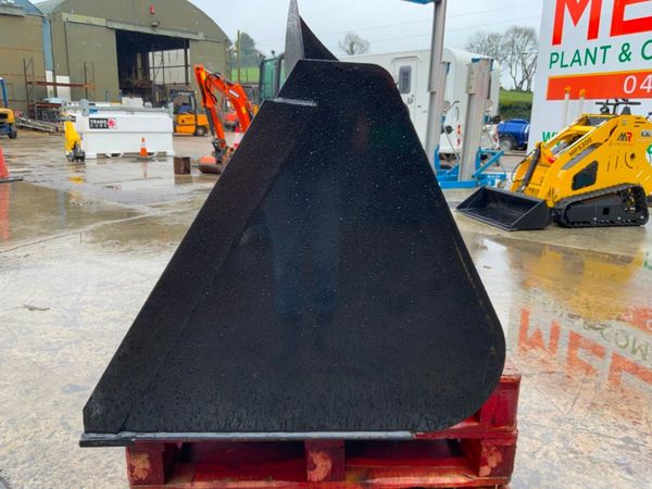 EURO BRACKETS 72" FRONT LOADER BUCKET.747B 349180026