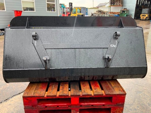 EURO BRACKETS 72" FRONT LOADER BUCKET.747B 349180032