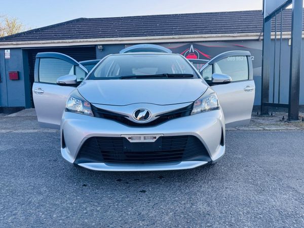 Toyota Vitz 2015 349395086