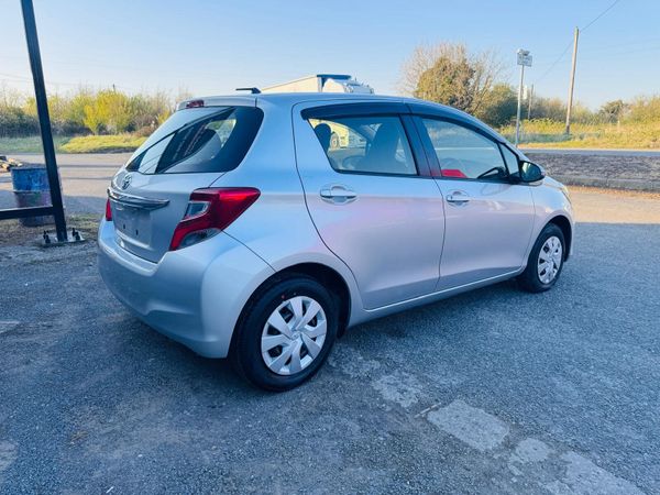 Toyota Vitz 2015 349395094