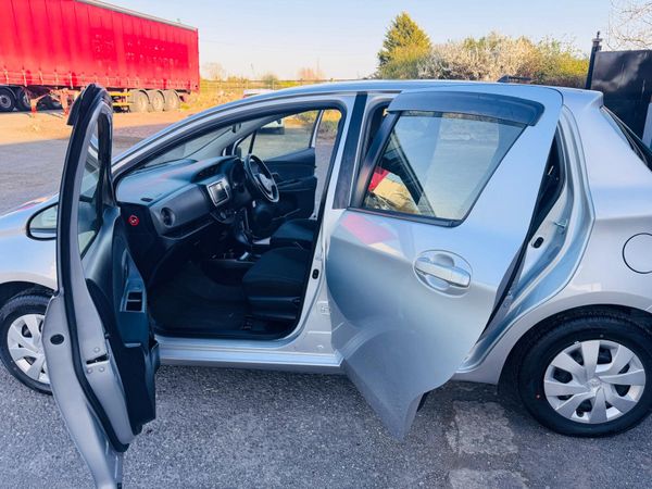 Toyota Vitz 2015 349395096