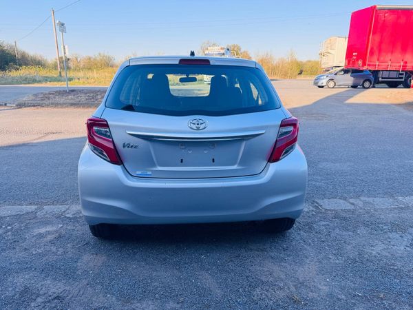 Toyota Vitz 2015 349395091