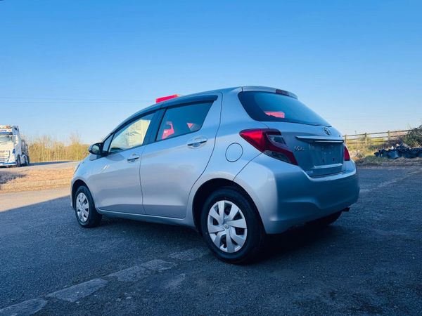 Toyota Vitz 2015 349395093