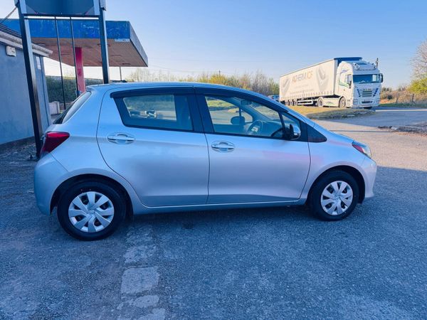 Toyota Vitz 2015 349395104