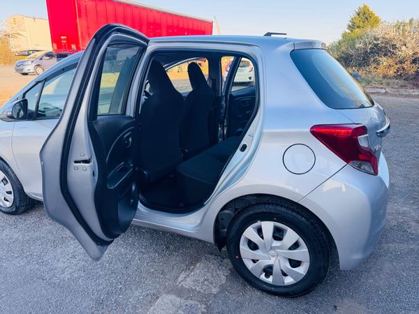 Toyota Vitz 2015 349395105